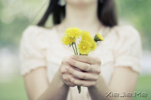你不高兴，生活比你更不高兴